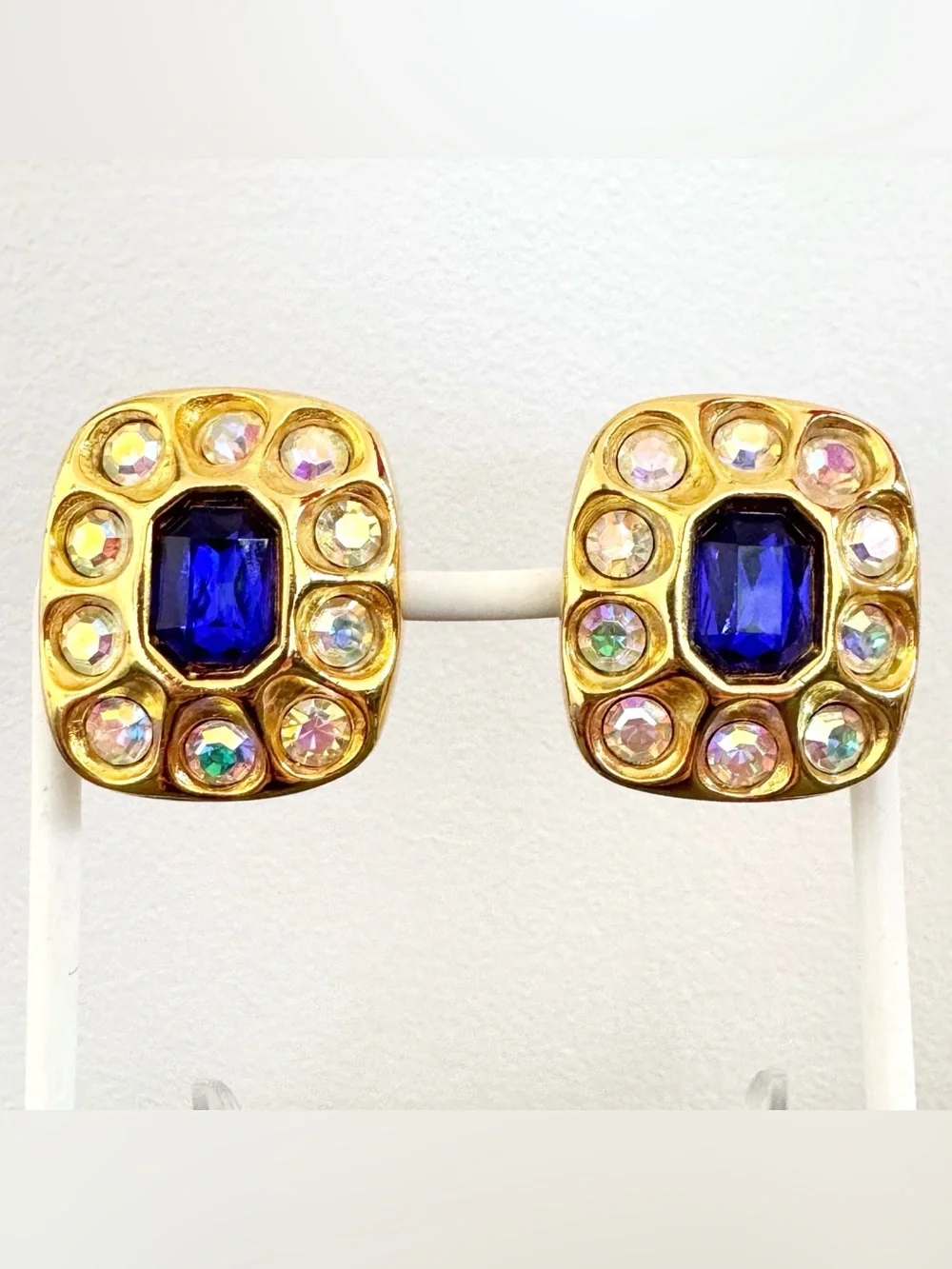 N/A elegant gold